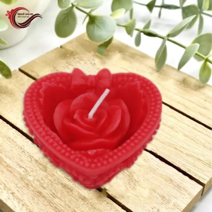 شموع قلب مع ورد فيونكة